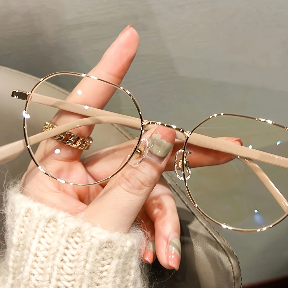 Women'S Accessories Designer - One pair of women's elegant round-frame