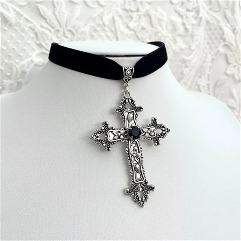 Women'S Victorian Accessories - Vintage Antique Silver Color Cross Choker