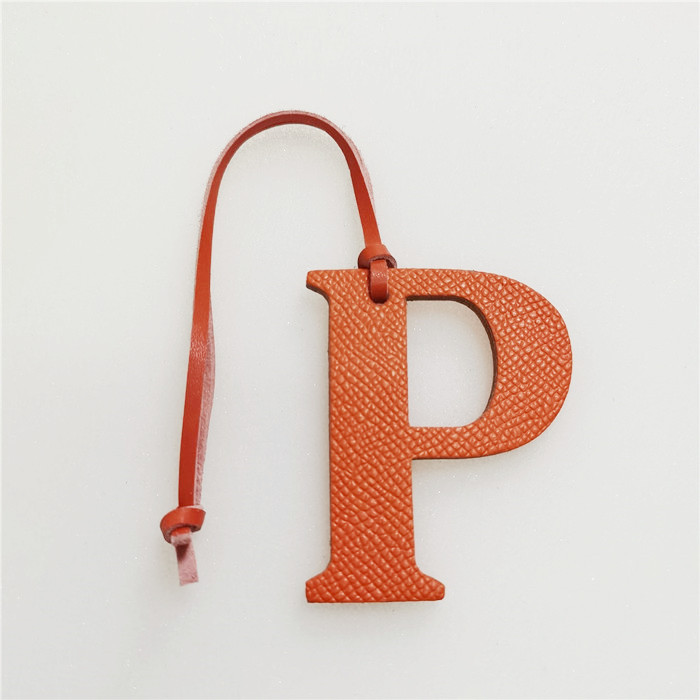 English Letter P Alphabet Cowh - Women Accessories Name In English recensione e prezzo