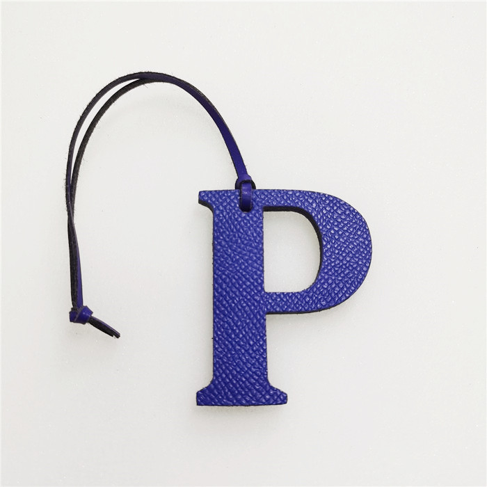 English Letter P Alphabet Cowh - Women Accessories Name In English recensione e prezzo
