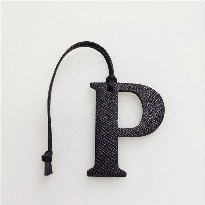 English Letter P Alphabet Cowh - Women Accessories Name In English recensione e prezzo