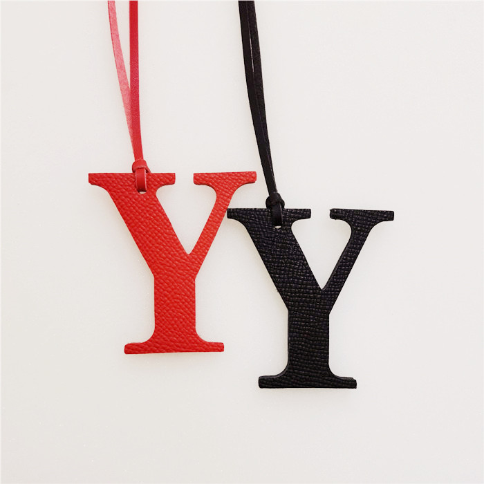 English Letter Y Alphabet Cowh - Women Accessories Name In English recensione e prezzo
