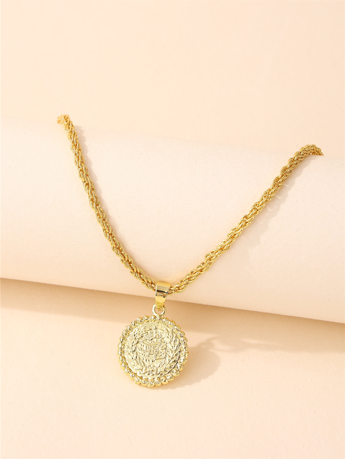 Delicate Minimalist 18K Gold-P - Coin Necklace Delicate recensione e prezzo
