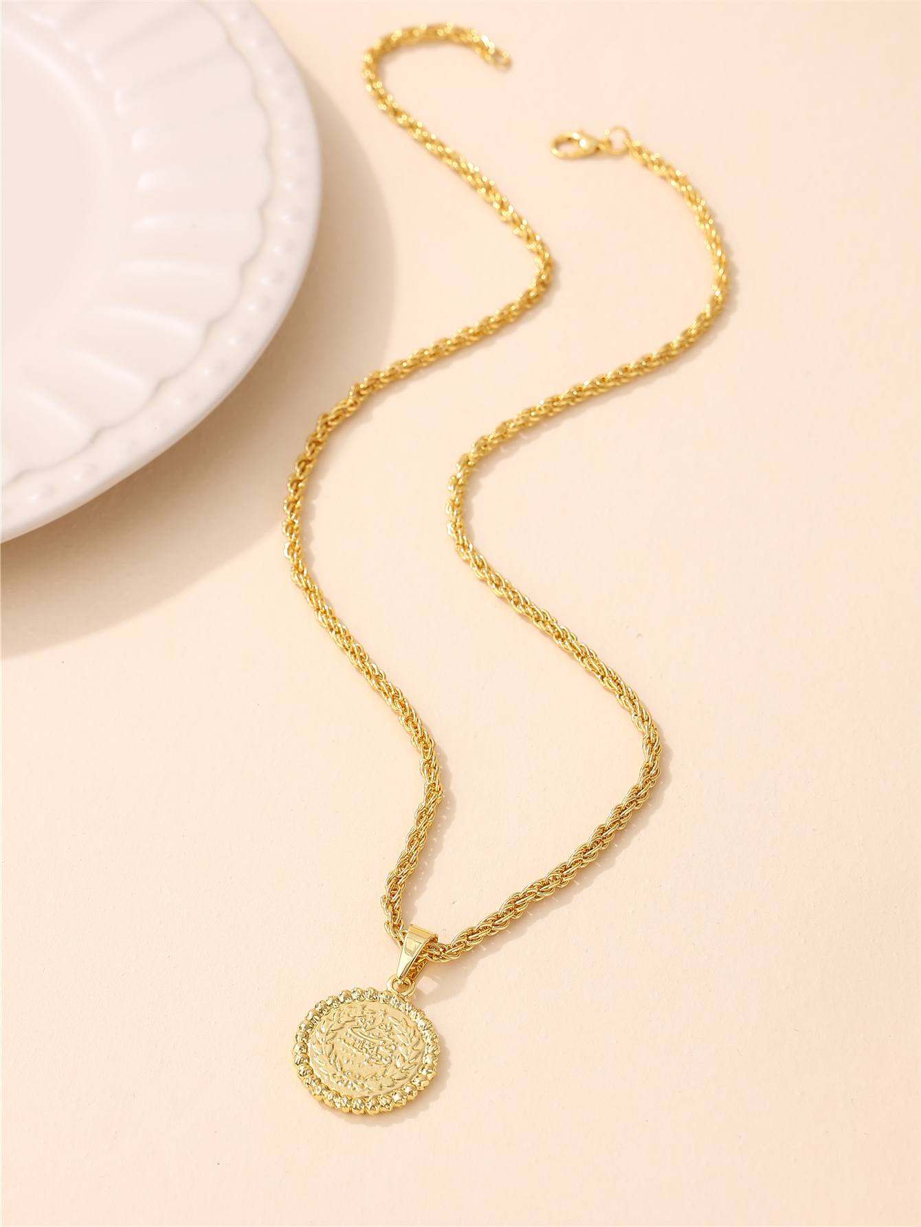 Delicate Minimalist 18K Gold-P - Coin Necklace Delicate recensione e prezzo