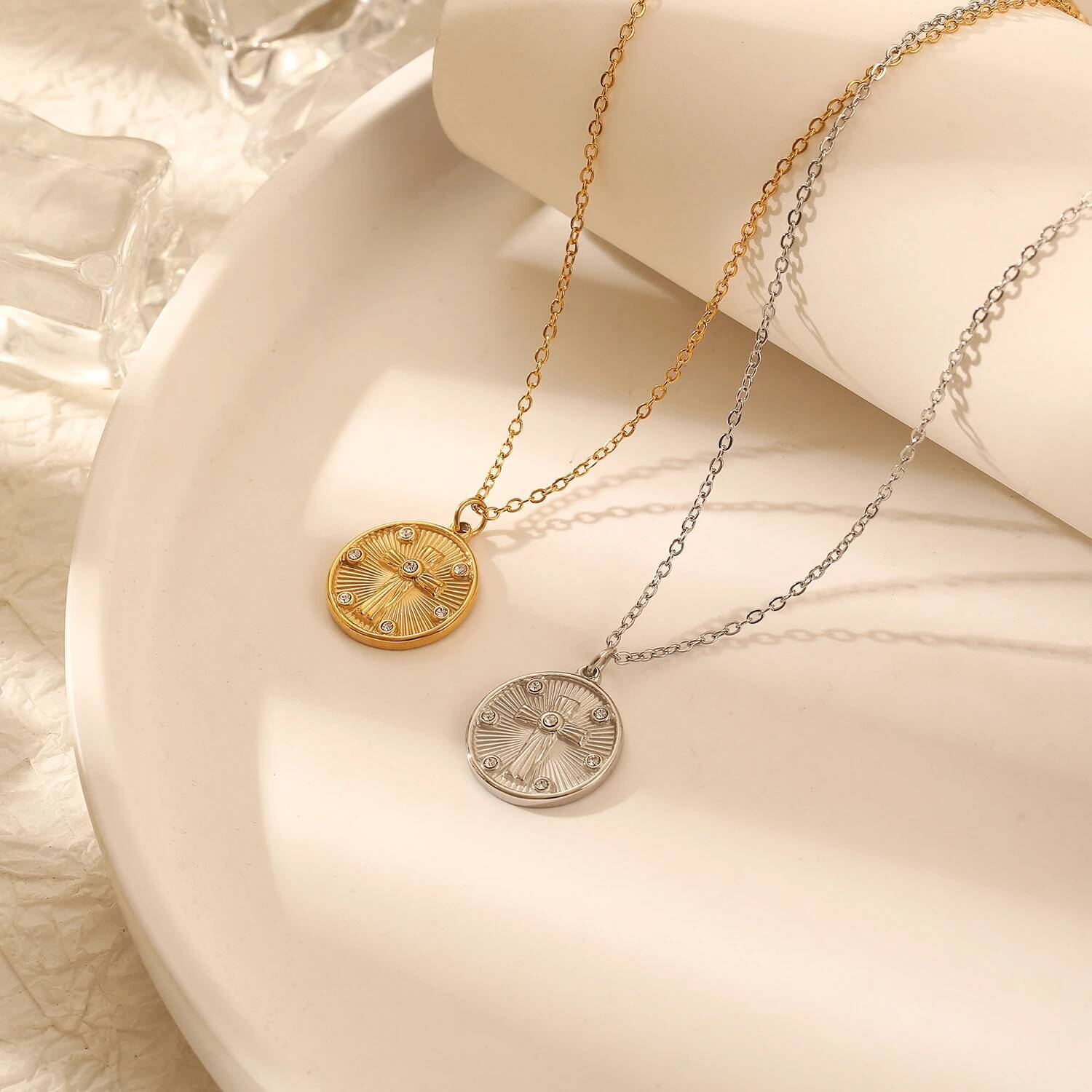 Women Delicate Round Coin Zirc - Coin Necklace Delicate recensione e prezzo