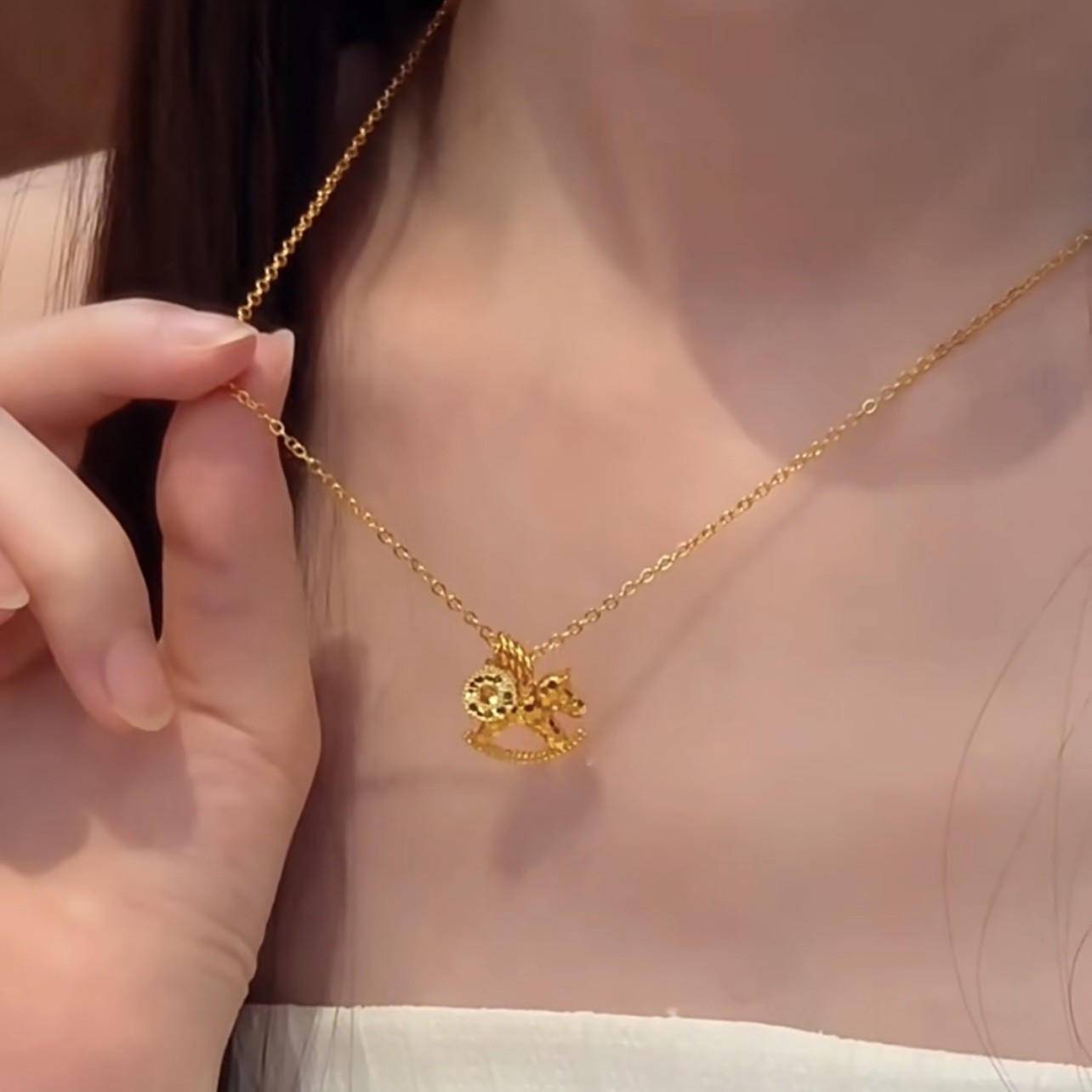 Sparkling Ice Crack Horse Pend - Coin Necklace Delicate recensione e prezzo