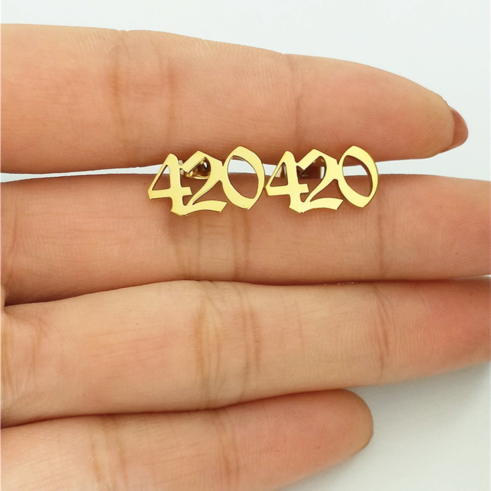 Custom Old English Number Stud - Women Accessories Name In English recensione e prezzo