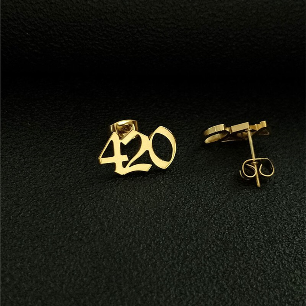 Custom Old English Number Stud - Women Accessories Name In English recensione e prezzo