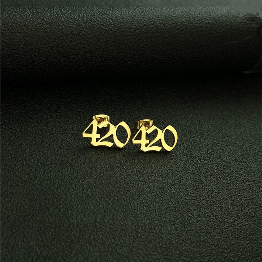 Custom Old English Number Stud - Women Accessories Name In English recensione e prezzo
