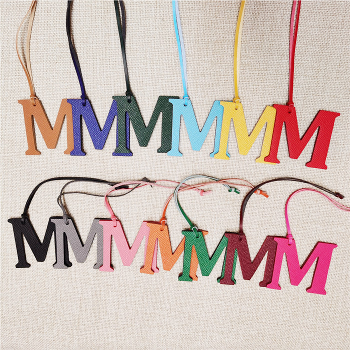 English Letter M Alphabet Cowh - Women Accessories Name In English recensione e prezzo