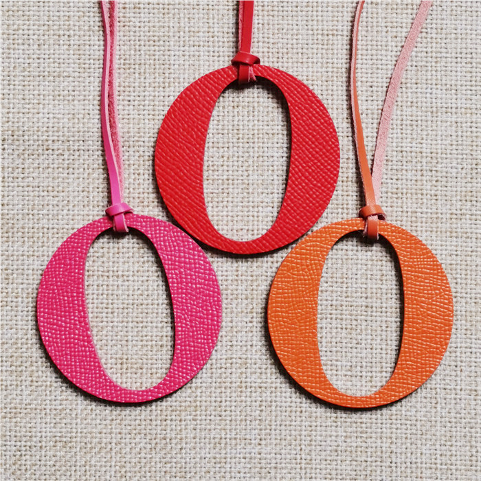 English Letter O Alphabet Cowh - Women Accessories Name In English recensione e prezzo