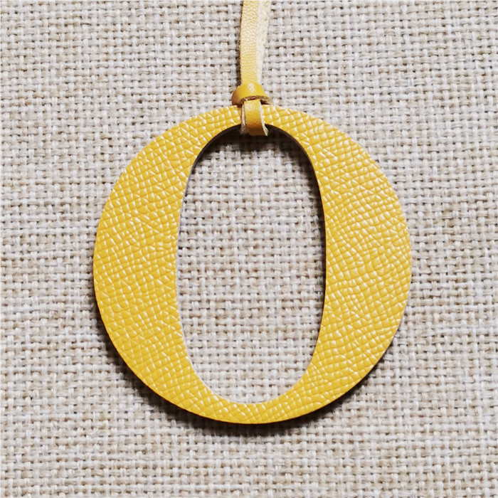 English Letter O Alphabet Cowh - Women Accessories Name In English recensione e prezzo
