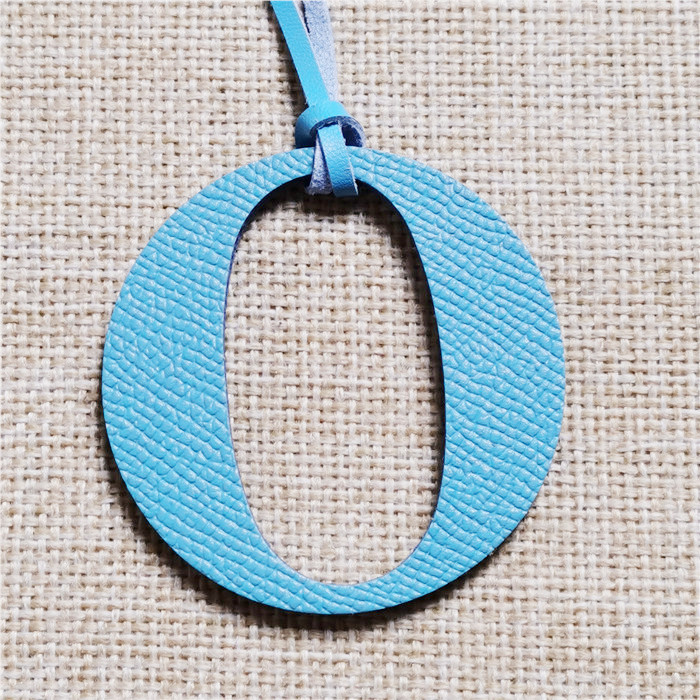 English Letter O Alphabet Cowh - Women Accessories Name In English recensione e prezzo