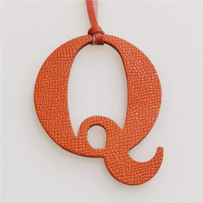 English Letter Q Alphabet Cowh - Women Accessories Name In English recensione e prezzo