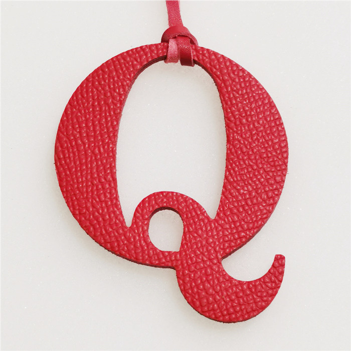 English Letter Q Alphabet Cowh - Women Accessories Name In English recensione e prezzo