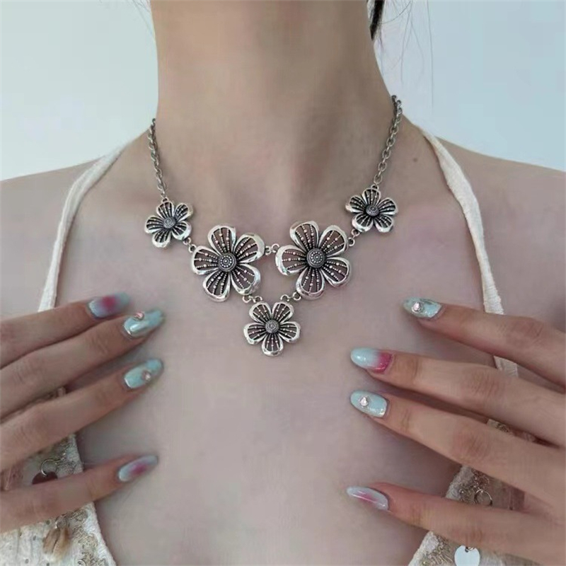 Romantic Metal Floral Locket N - Coin Necklace Delicate recensione e prezzo