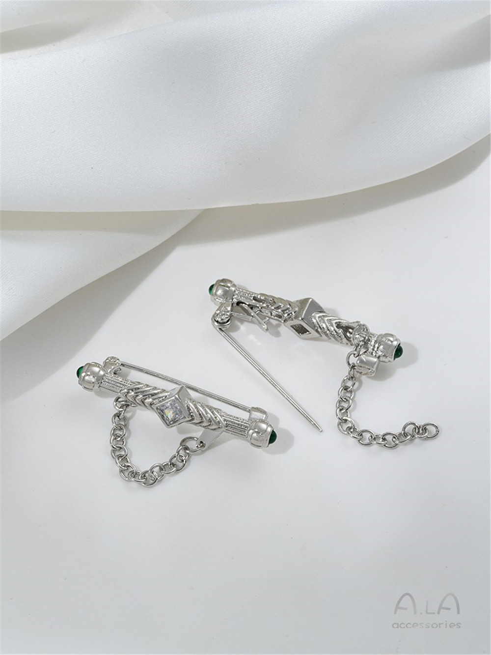14K Gold-Color Engraved Zircon - Brooch Pin Gold recensione e prezzo