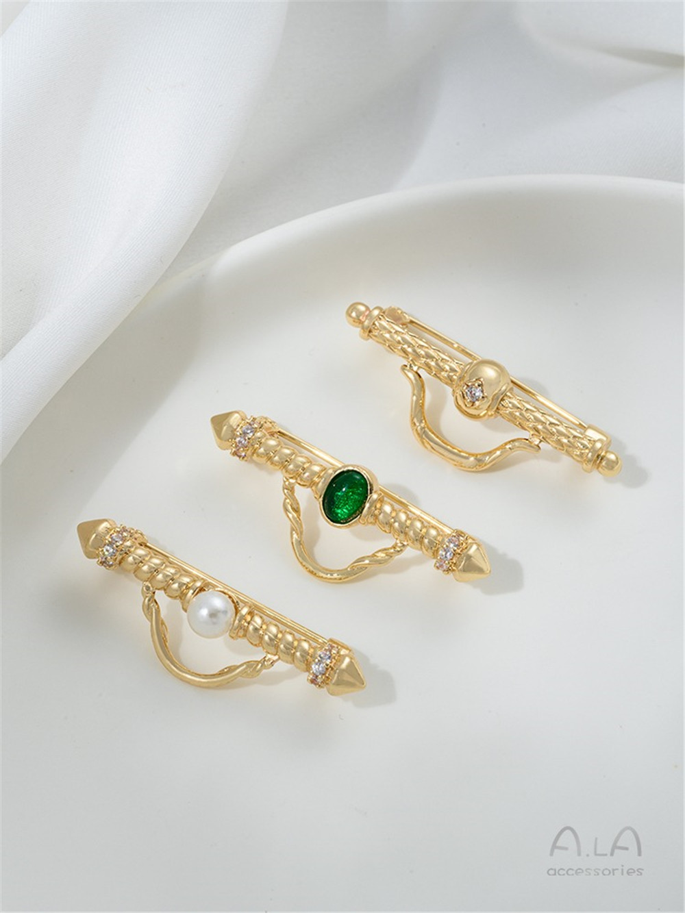 14K Gold-Color Engraved Zircon - Brooch Pin Gold recensione e prezzo