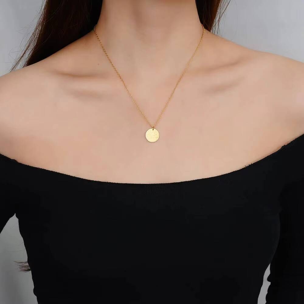 Gold Plated Viking Axe Pendant - Coin Necklace Delicate recensione e prezzo