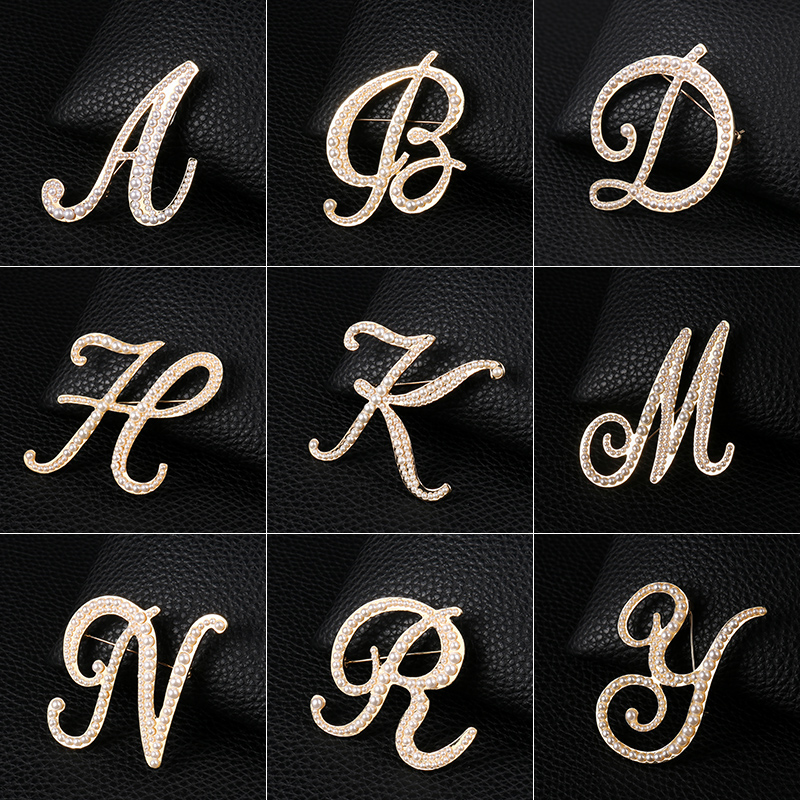 English Letters A-Z Pearl Broo - Women Accessories Name In English recensione e prezzo