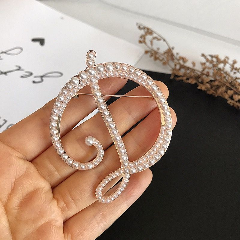 English Letters A-Z Pearl Broo - Women Accessories Name In English recensione e prezzo