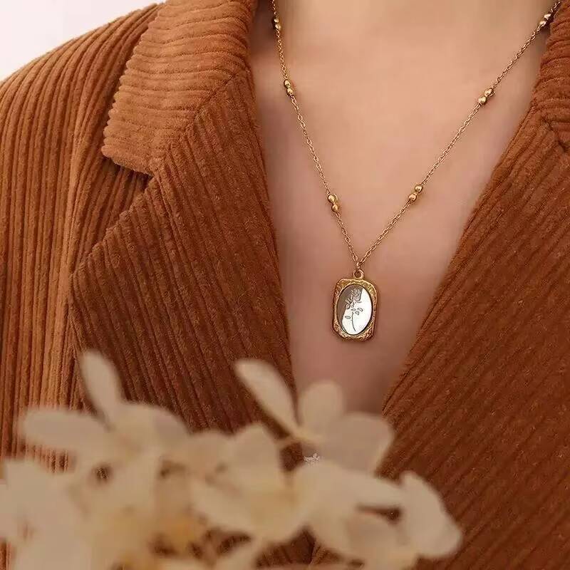 Fashion Rose Flower Delicate W - Coin Necklace Delicate recensione e prezzo